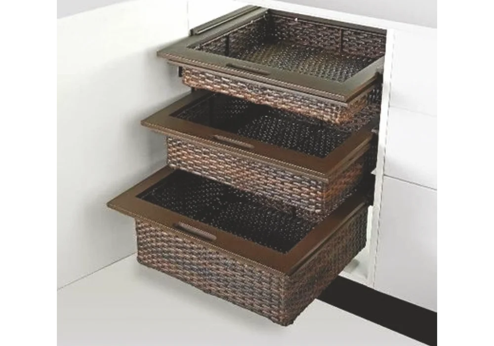 Wicker Basket with Metal Frame Wicker Basket with Metal Frame